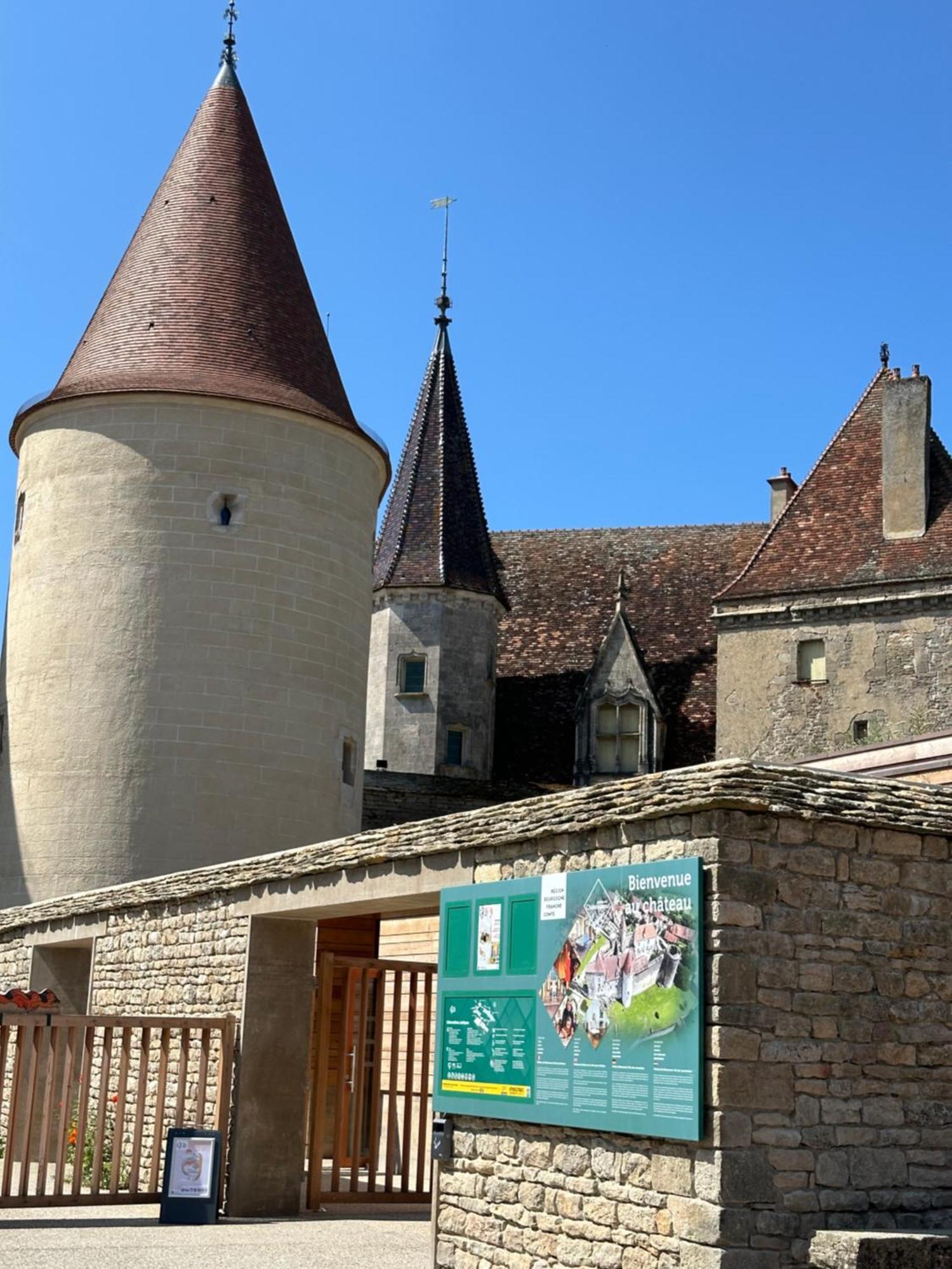 Chateauneuf Suites Esterno foto